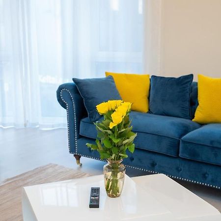 Luxurious Blue&Yellow Apartment In Kaunas Center ภายนอก รูปภาพ