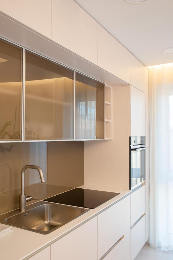 Luxurious Blue&Yellow Apartment In Kaunas Center ภายนอก รูปภาพ