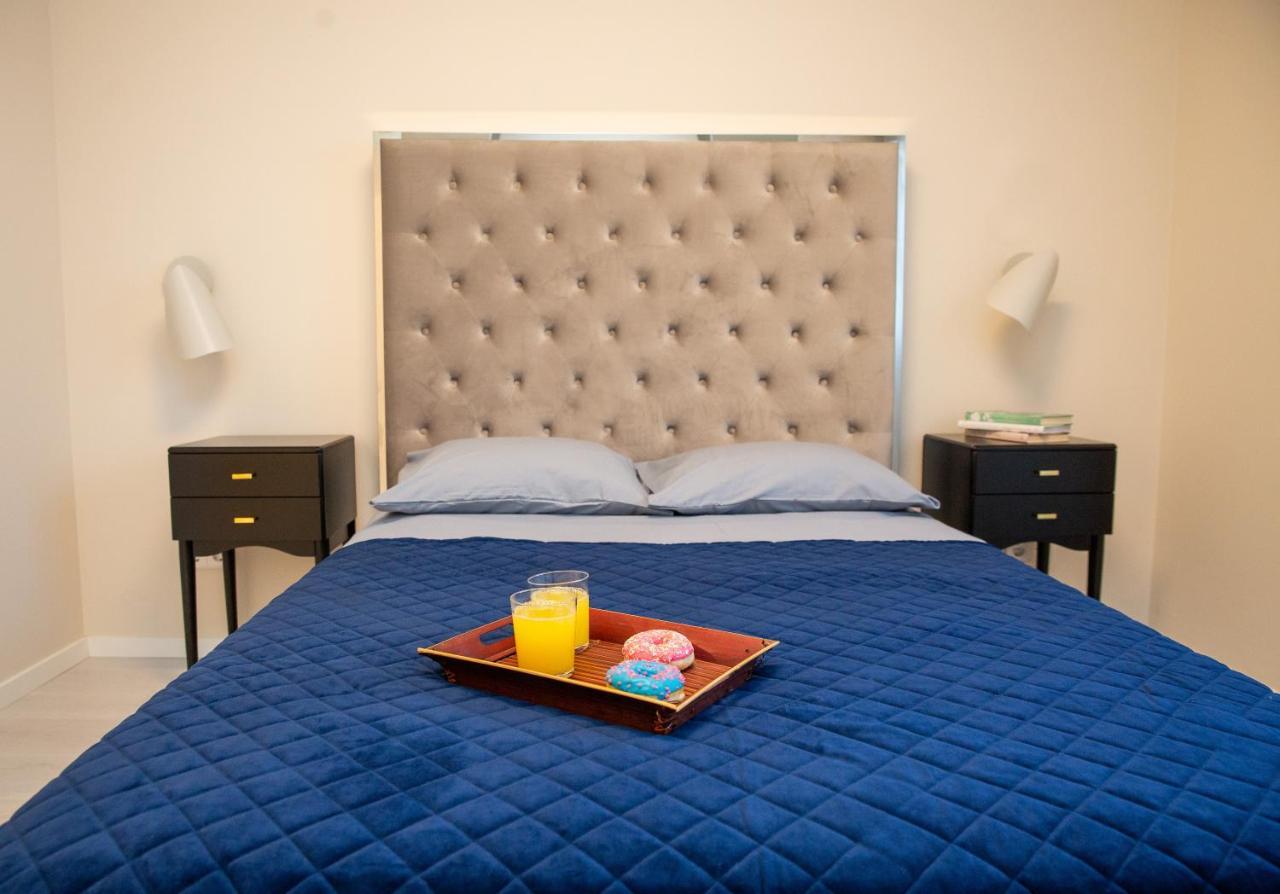 Luxurious Blue&Yellow Apartment In Kaunas Center ภายนอก รูปภาพ