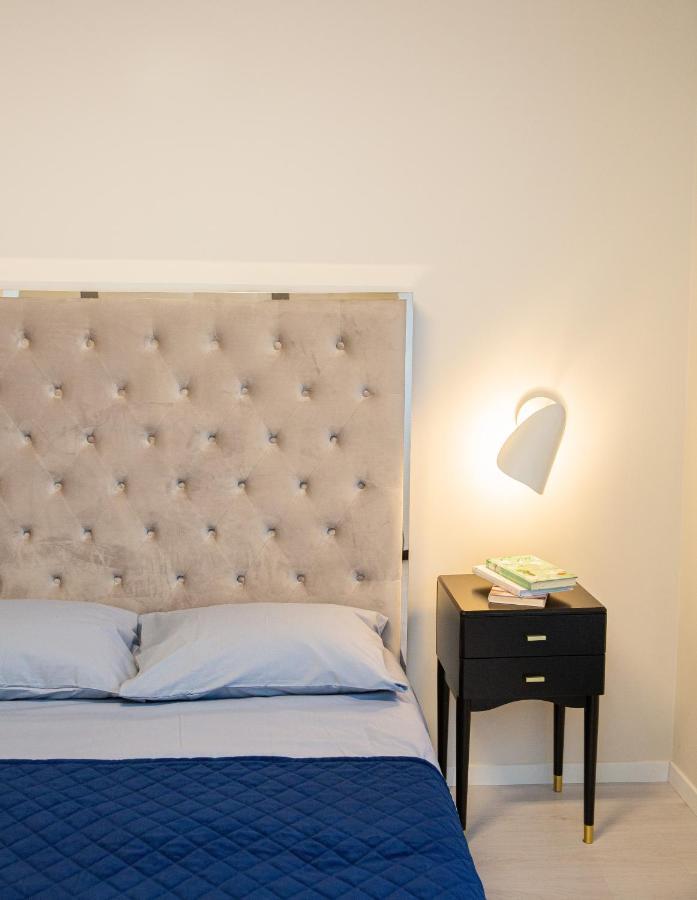 Luxurious Blue&Yellow Apartment In Kaunas Center ภายนอก รูปภาพ